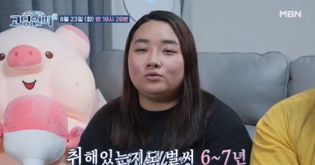 Cô Vợ Xinh Đẹp Và Đồng Nghiệp Của Chồng (남편 몰래 오빠들 빨아 주는 어린 와이프 2022)