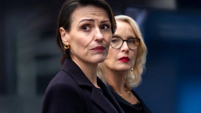 Con Tin (Hostage 2025)