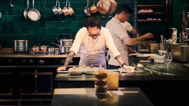 Đấu Trường Ẩm Thực: Hành Trình Vươn Tới Sao Michelin (Knife Edge: Chasing Michelin Stars 2025)