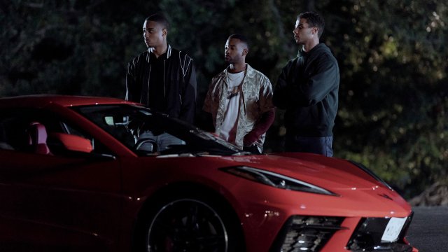 Khu Khép Kín (The Gates)