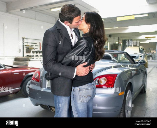 Lãng mạn trong nhà để xe (Romantic in Garage 2017)