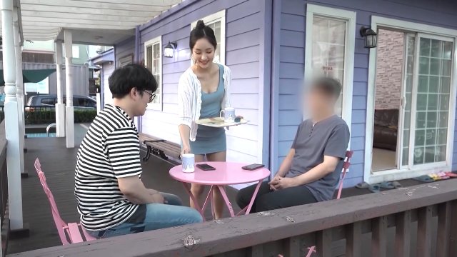 Mẹ Trẻ Thích Bạn Của Con Trai (친구에게뚫린젊은엄마 2023)