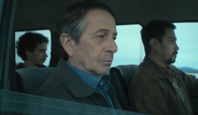 Người nắm giữ sự thật (Someone Has to Know 2026)