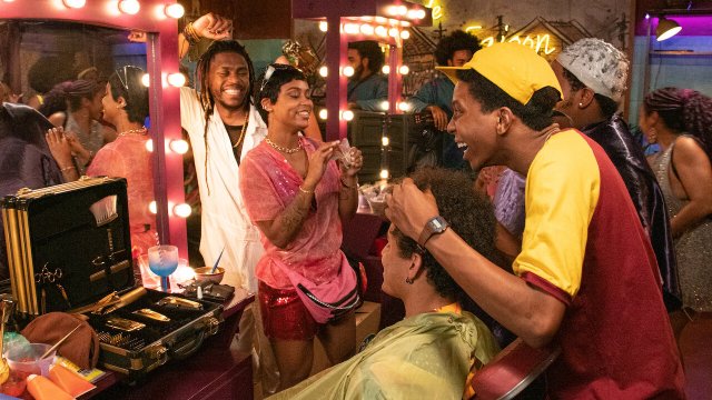 Râu, ria và tóc (A Cut Above 2022)