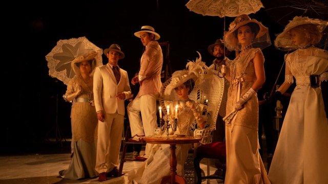 Sáu Nhân Vật (Six Characters)