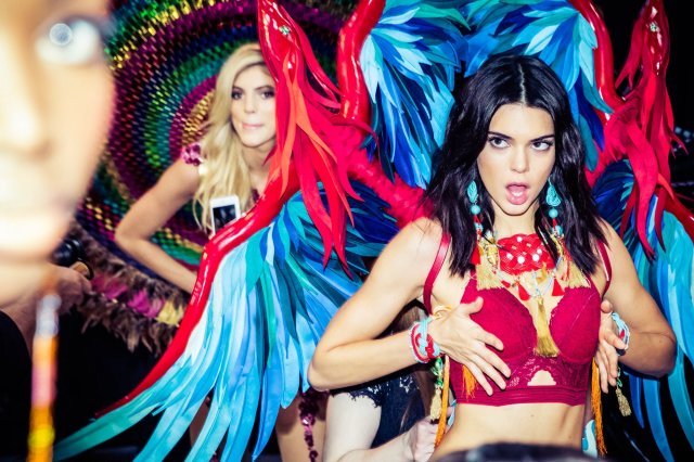 Thời Trang Nội Y Của Victoria's Secret 2016 (The Victoria's Secret Fashion Show 2016 2016)