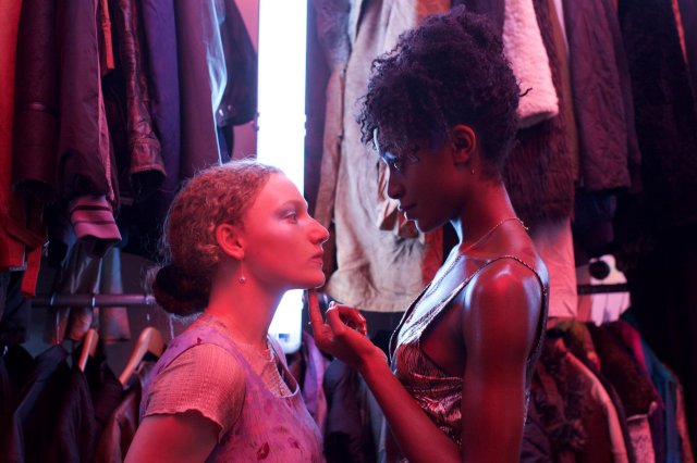 Thực tế ảo (Kiss Me First 2018)