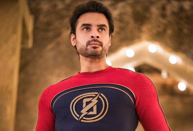 Tia chớp Murali (Minnal Murali 2021)