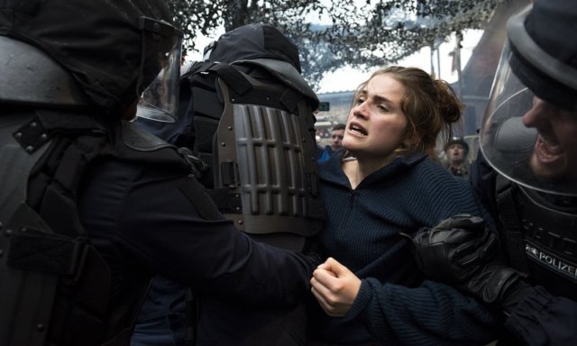 Và ngày mai, cả thế giới (And Tomorrow the Entire World 2020)