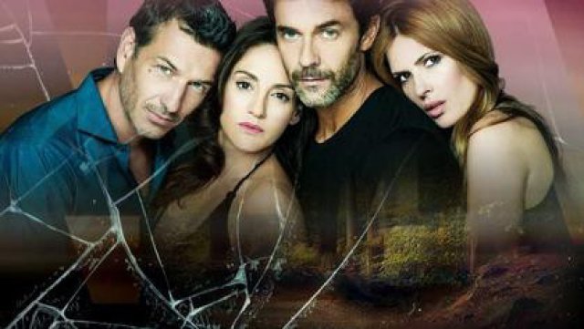 Vén Màn Quá Khứ (Love After Loving 2017)