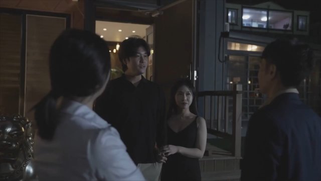 Xem Cô Vợ Trẻ Của Sếp Như Người Tình (같은 상사의 연하 와이프 2023)