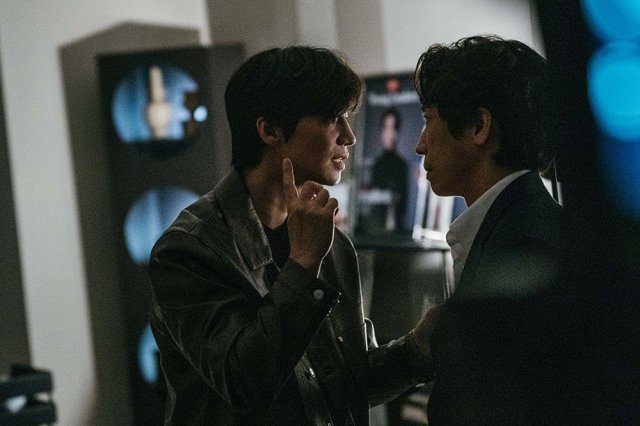 Trượt Dốc (Crypto Man 2025)