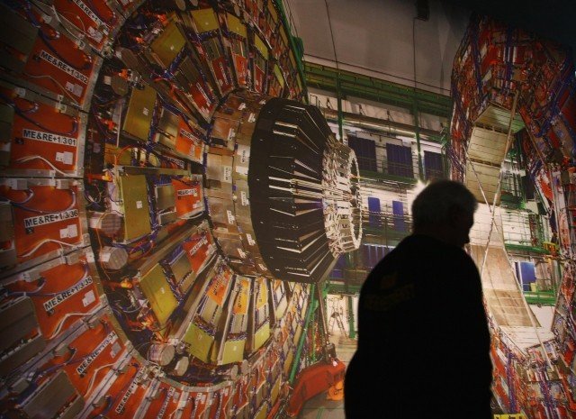 Xem Phim Cuộc Săn Tìm Hạt Của Chúa - The Hunt For The Higgs: A Horizon Special - Ahaphim.com - Ảnh 3