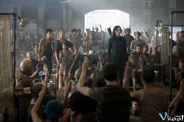 Xem Phim Húng Nhại Phần 1 - The Hunger Games: Mockingjay - Part 1 - Ahaphim.com - Ảnh 3