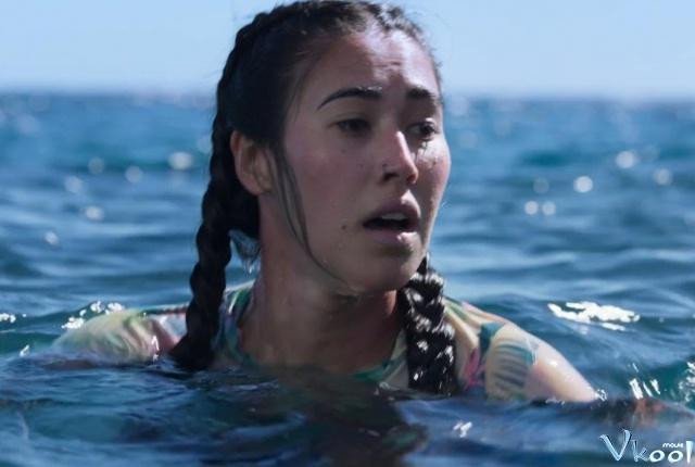 Xem Phim Có Gì Đó Dưới Nước - Something In The Water - Ahaphim.com - Ảnh 3