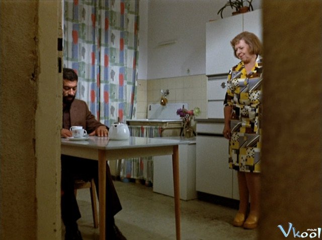 Xem Phim Mối Tình Đũa Lệch - Ali: Fear Eats The Soul - Ahaphim.com - Ảnh 3