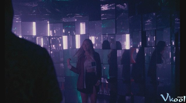 Điều Bên Trong (It's What's Inside 2024)