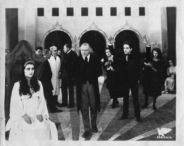 Xem Phim Cabin Của Tiến Sĩ Caligari - The Cabinet Of Dr. Caligari - Ahaphim.com - Ảnh 3