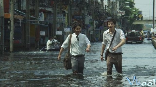 Xem Phim Yêu Trong Cơn Lũ - Love At First Flood (rak Aow Yu) - Ahaphim.com - Ảnh 3